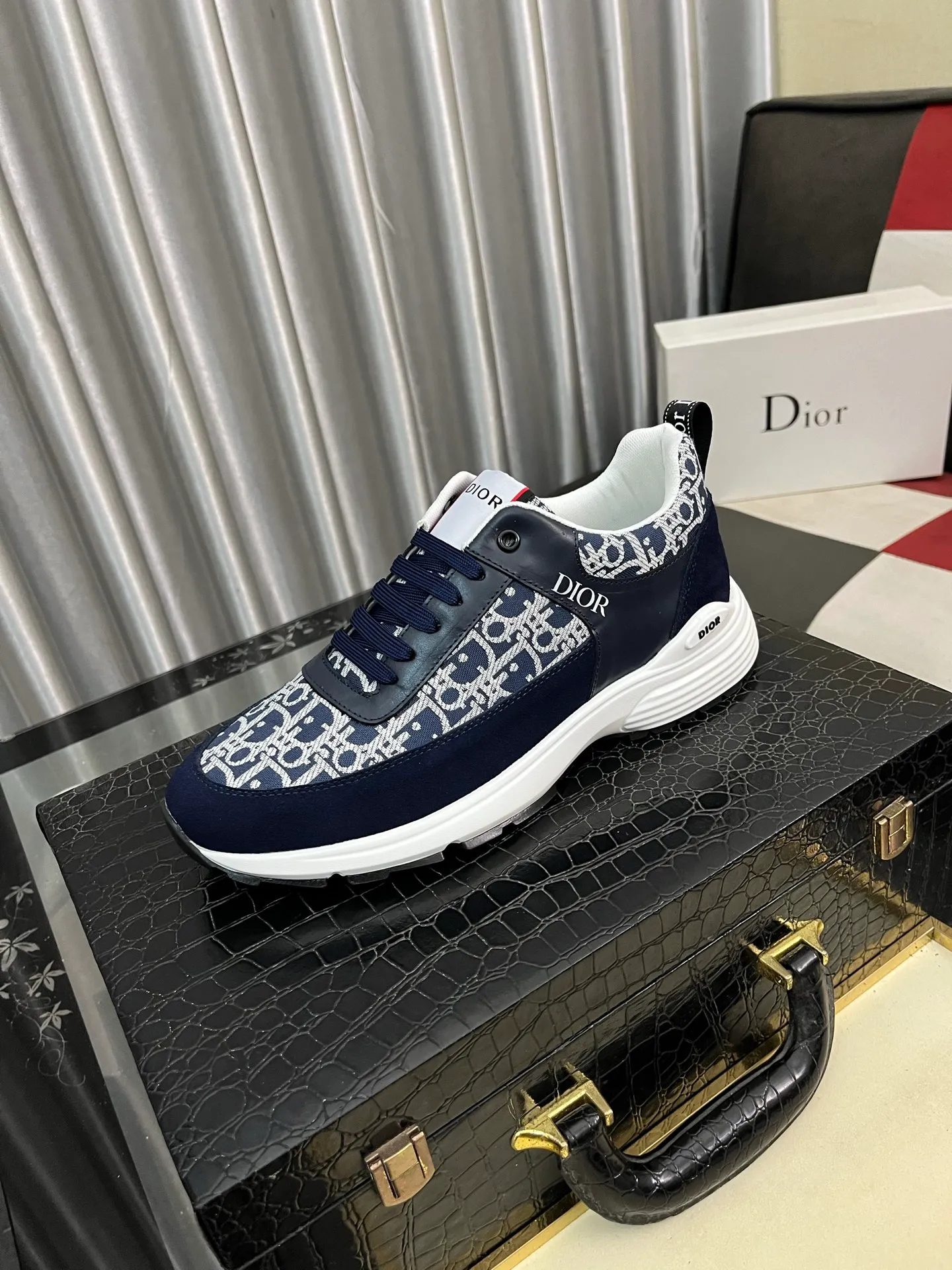 Men's shoes 💰440⌚️⌚️[Dior] 2025 Dior original lace-up low-top men's shoes, classic casual shoes 🔥This model is the official flagship model, quality, made by famous original factory designers, using high-quality cowhide with original materials ➕Comfortable and breathable mesh lining➕Pigskin insoles, perfect last shape, generous and fashionable design, attracting the pursuit of many consumers, what they want is the highest quality in the market. Code number: 38--443️⃣Colors available